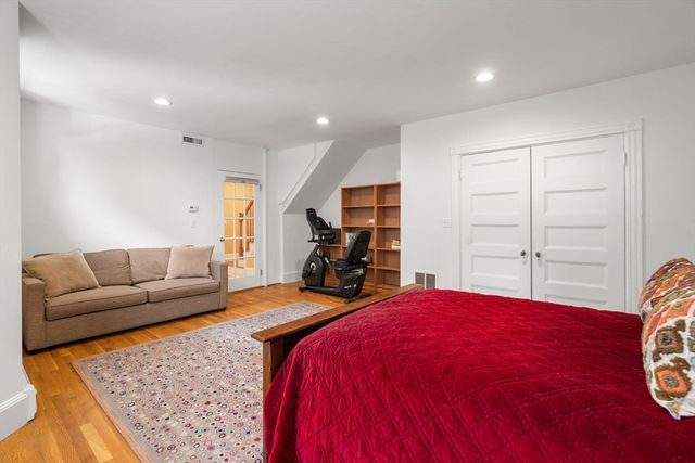 483 Washington St 1, Brookline, MA 02446