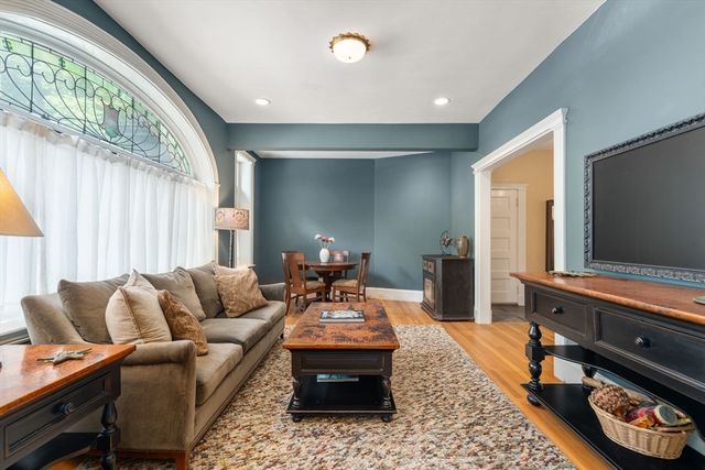 483 Washington St 1, Brookline, MA 02446