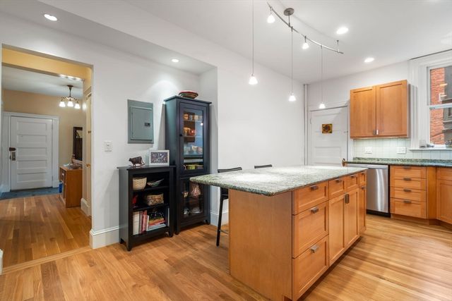483 Washington St 1, Brookline, MA 02446