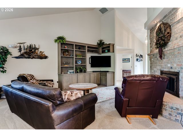 3030 METOLIUS Dr, Eugene, OR 97408