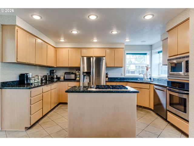 3030 METOLIUS Dr, Eugene, OR 97408