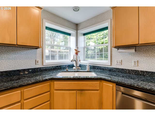 3030 METOLIUS Dr, Eugene, OR 97408