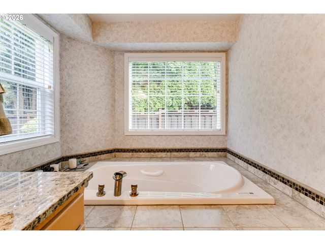 3030 METOLIUS Dr, Eugene, OR 97408
