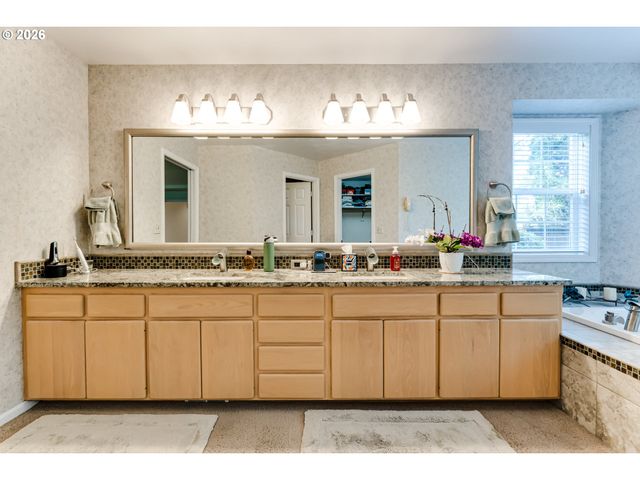3030 METOLIUS Dr, Eugene, OR 97408