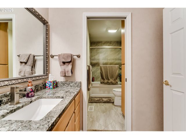 3030 METOLIUS Dr, Eugene, OR 97408