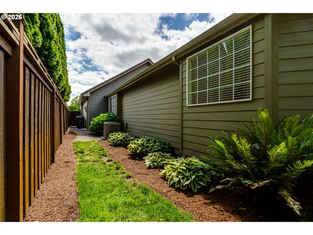 3030 METOLIUS Dr, Eugene, OR 97408
