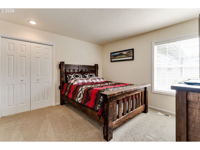 3030 METOLIUS Dr, Eugene, OR 97408