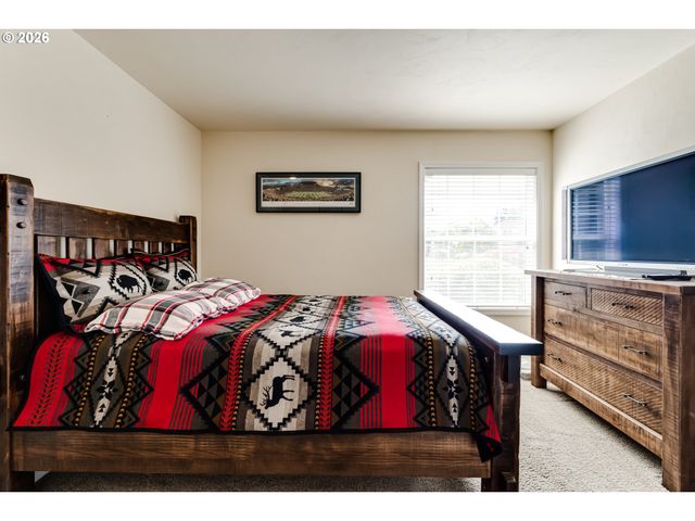 3030 METOLIUS Dr, Eugene, OR 97408