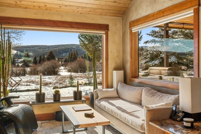 2710 Little Coyote Road, Big Sky, MT 59716