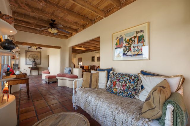 933 Stagecoach Road, Santa Fe, NM 87501