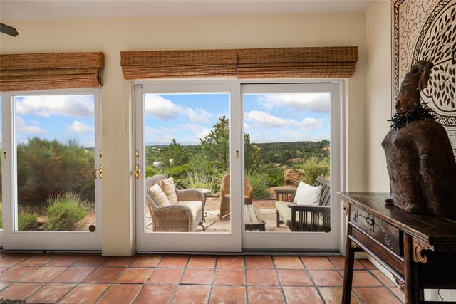 933 Stagecoach Road, Santa Fe, NM 87501