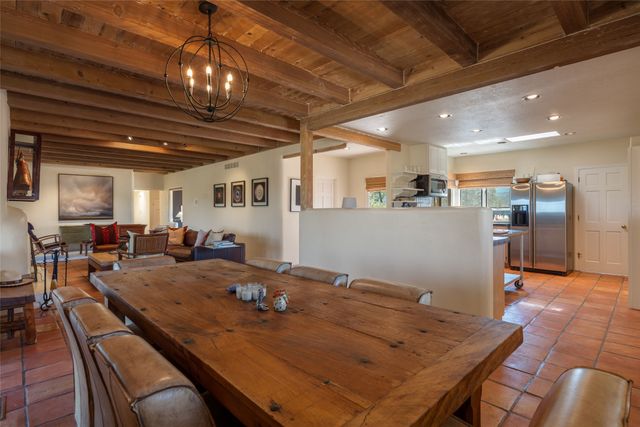 933 Stagecoach Road, Santa Fe, NM 87501