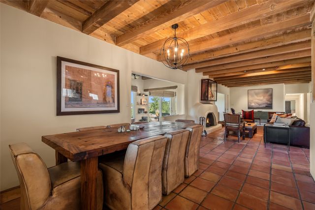 933 Stagecoach Road, Santa Fe, NM 87501