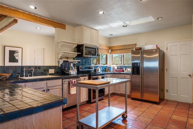 933 Stagecoach Road, Santa Fe, NM 87501