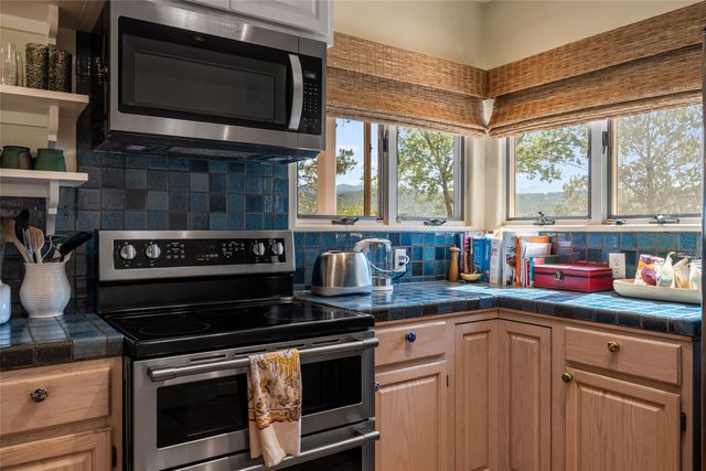 933 Stagecoach Road, Santa Fe, NM 87501