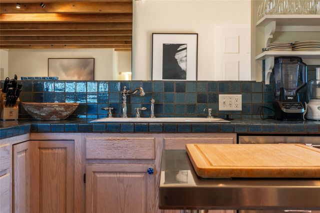 933 Stagecoach Road, Santa Fe, NM 87501