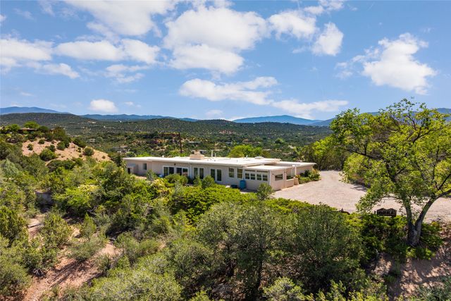933 Stagecoach Road, Santa Fe, NM 87501