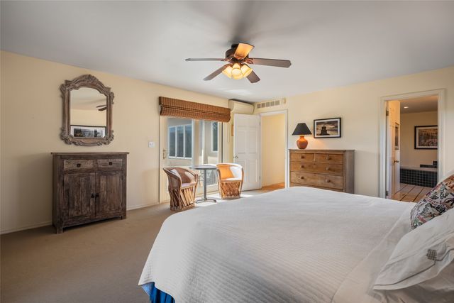 933 Stagecoach Road, Santa Fe, NM 87501