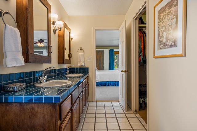 933 Stagecoach Road, Santa Fe, NM 87501