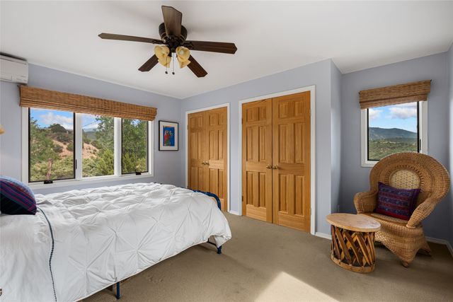 933 Stagecoach Road, Santa Fe, NM 87501