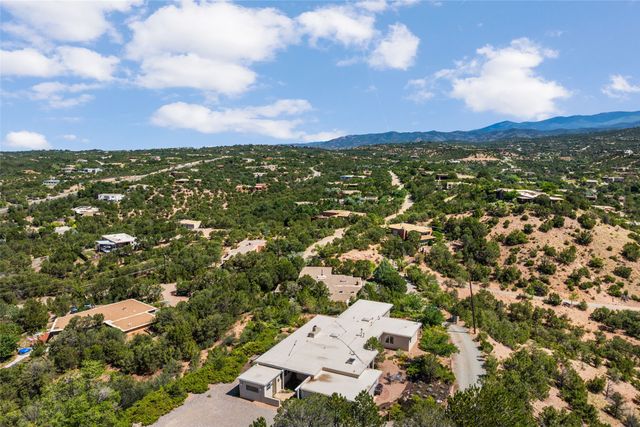 933 Stagecoach Road, Santa Fe, NM 87501