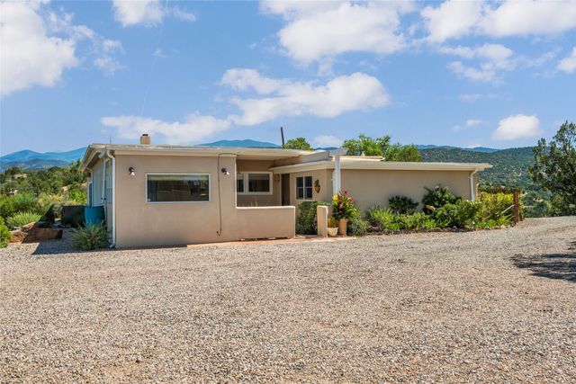 933 Stagecoach Road, Santa Fe, NM 87501