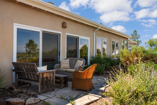 933 Stagecoach Road, Santa Fe, NM 87501