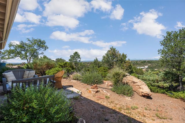 933 Stagecoach Road, Santa Fe, NM 87501