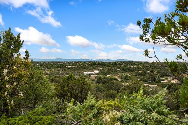 933 Stagecoach Road, Santa Fe, NM 87501