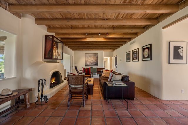 933 Stagecoach Road, Santa Fe, NM 87501