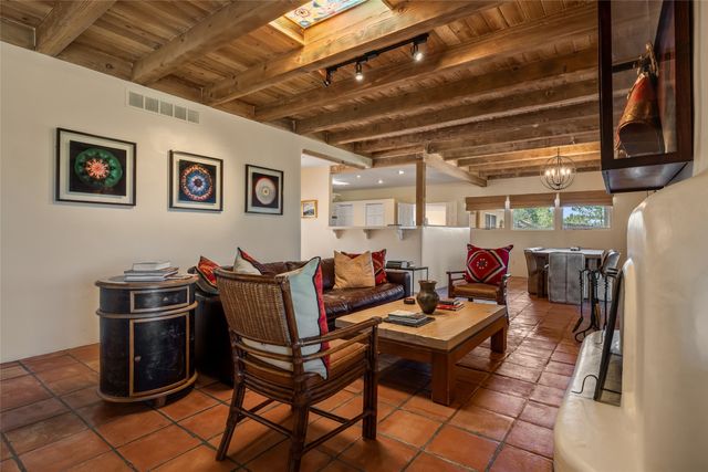 933 Stagecoach Road, Santa Fe, NM 87501