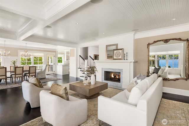 6952 96th Avenue SE, Mercer Island, WA 98040