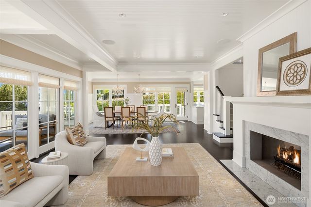 6952 96th Avenue SE, Mercer Island, WA 98040