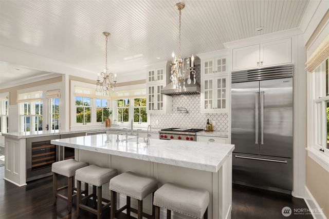 6952 96th Avenue SE, Mercer Island, WA 98040