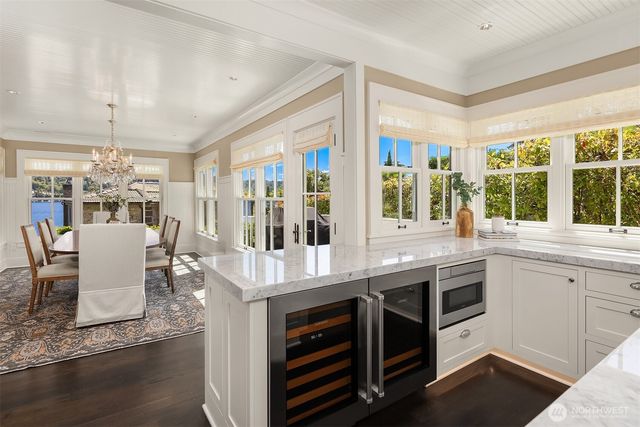 6952 96th Avenue SE, Mercer Island, WA 98040
