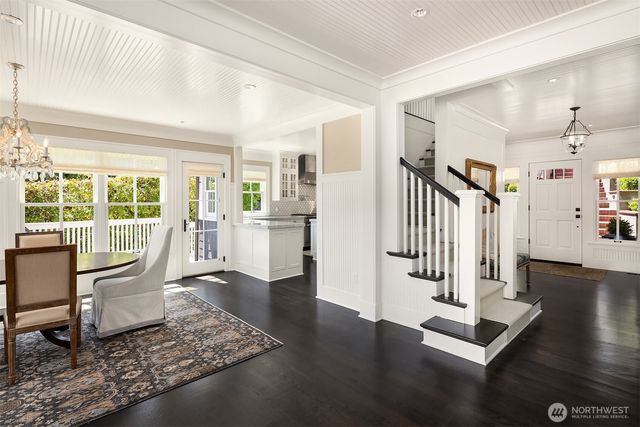 6952 96th Avenue SE, Mercer Island, WA 98040