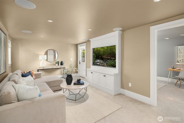 6952 96th Avenue SE, Mercer Island, WA 98040