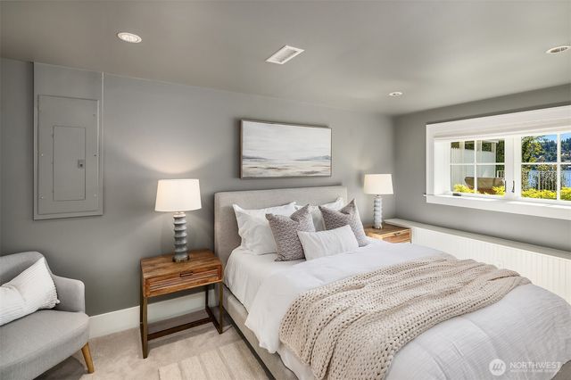 6952 96th Avenue SE, Mercer Island, WA 98040