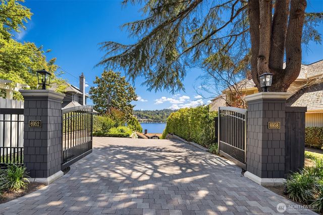 6952 96th Avenue SE, Mercer Island, WA 98040