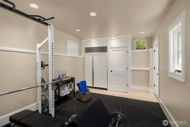 6952 96th Avenue SE, Mercer Island, WA 98040