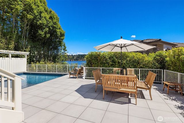 6952 96th Avenue SE, Mercer Island, WA 98040