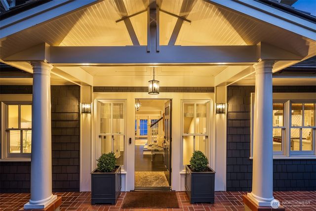 6952 96th Avenue SE, Mercer Island, WA 98040