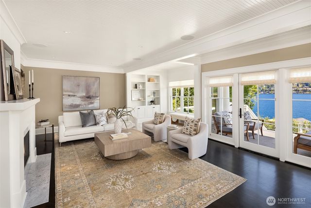 6952 96th Avenue SE, Mercer Island, WA 98040