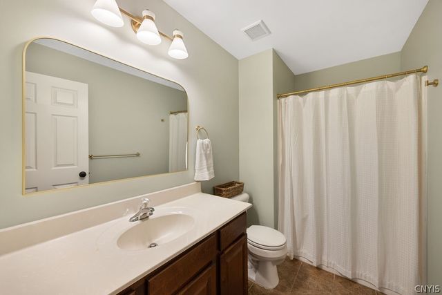 158 Slindes Woods Circle, Cicero, NY 13212