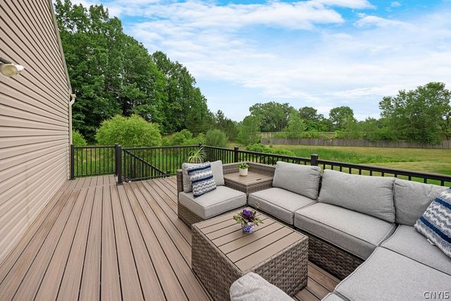 158 Slindes Woods Circle, Cicero, NY 13212