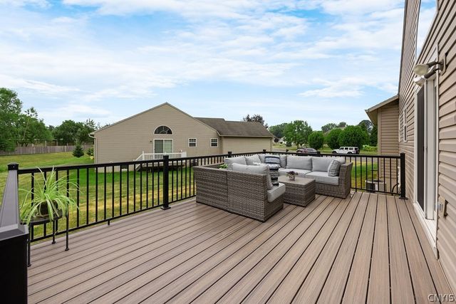 158 Slindes Woods Circle, Cicero, NY 13212