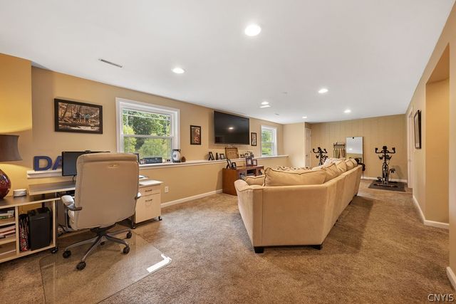 158 Slindes Woods Circle, Cicero, NY 13212