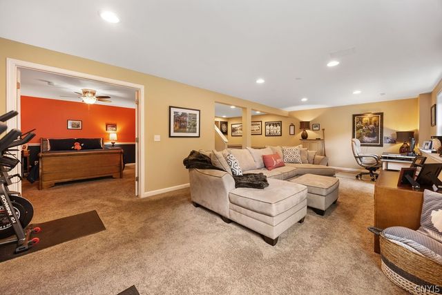 158 Slindes Woods Circle, Cicero, NY 13212