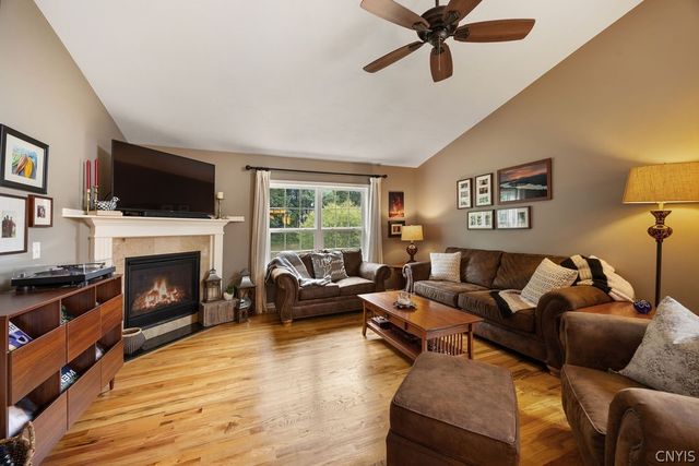 158 Slindes Woods Circle, Cicero, NY 13212