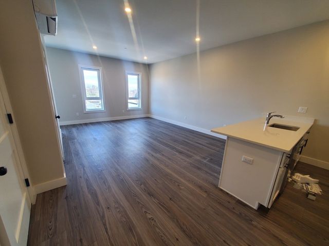 64 Tolman 3, Boston, MA 02122